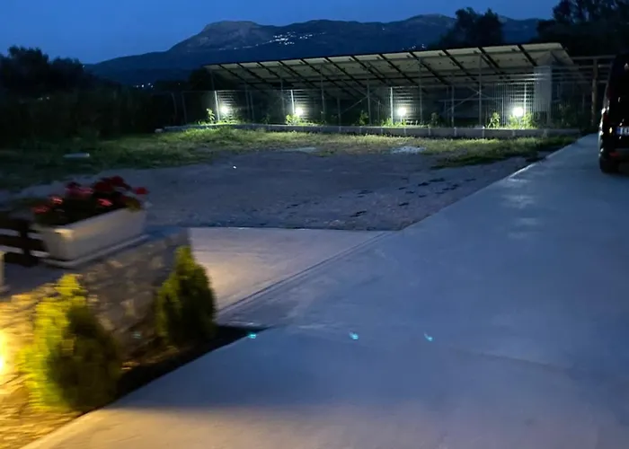 ισογειο επιπλωμενο διαμερισμα Appartement